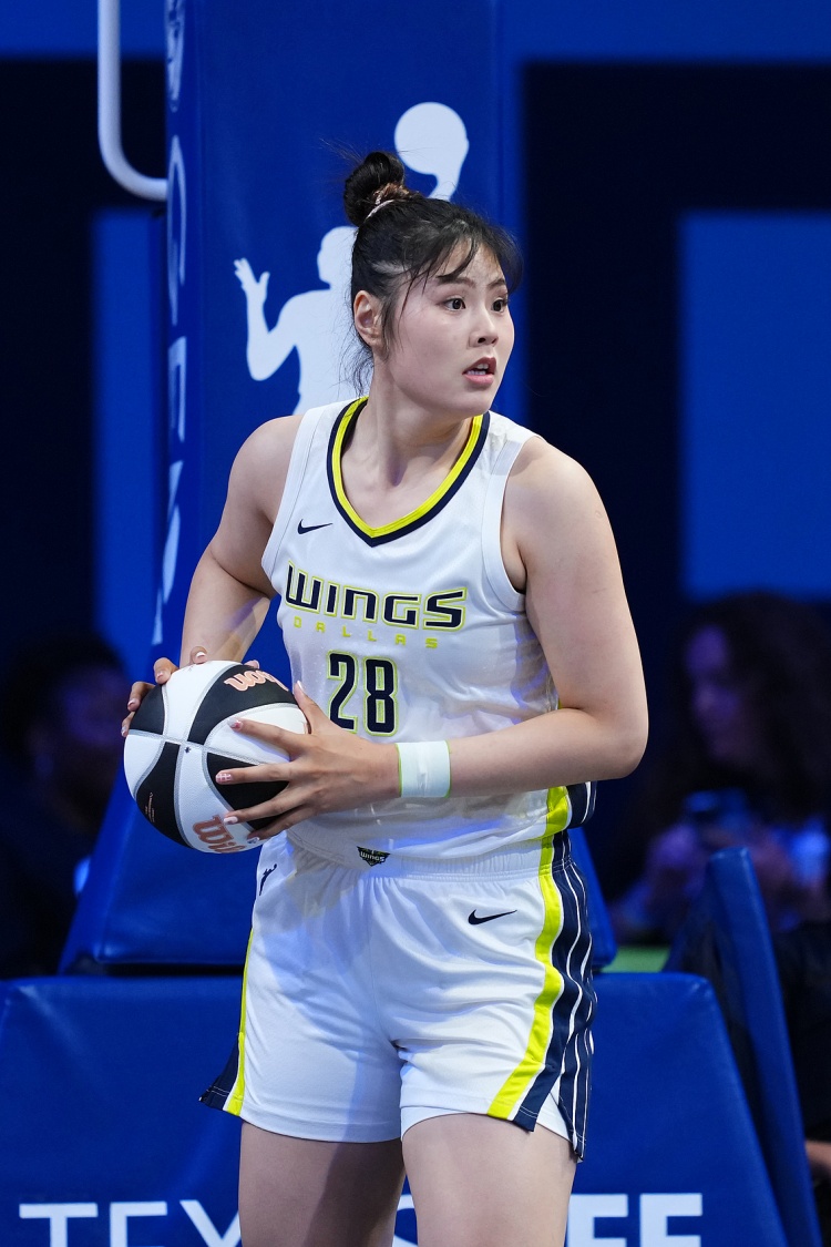 华体会体育官网-李月汝WNBA赛季高光：转战飞翼焕发新生，对阵狂热独得20分