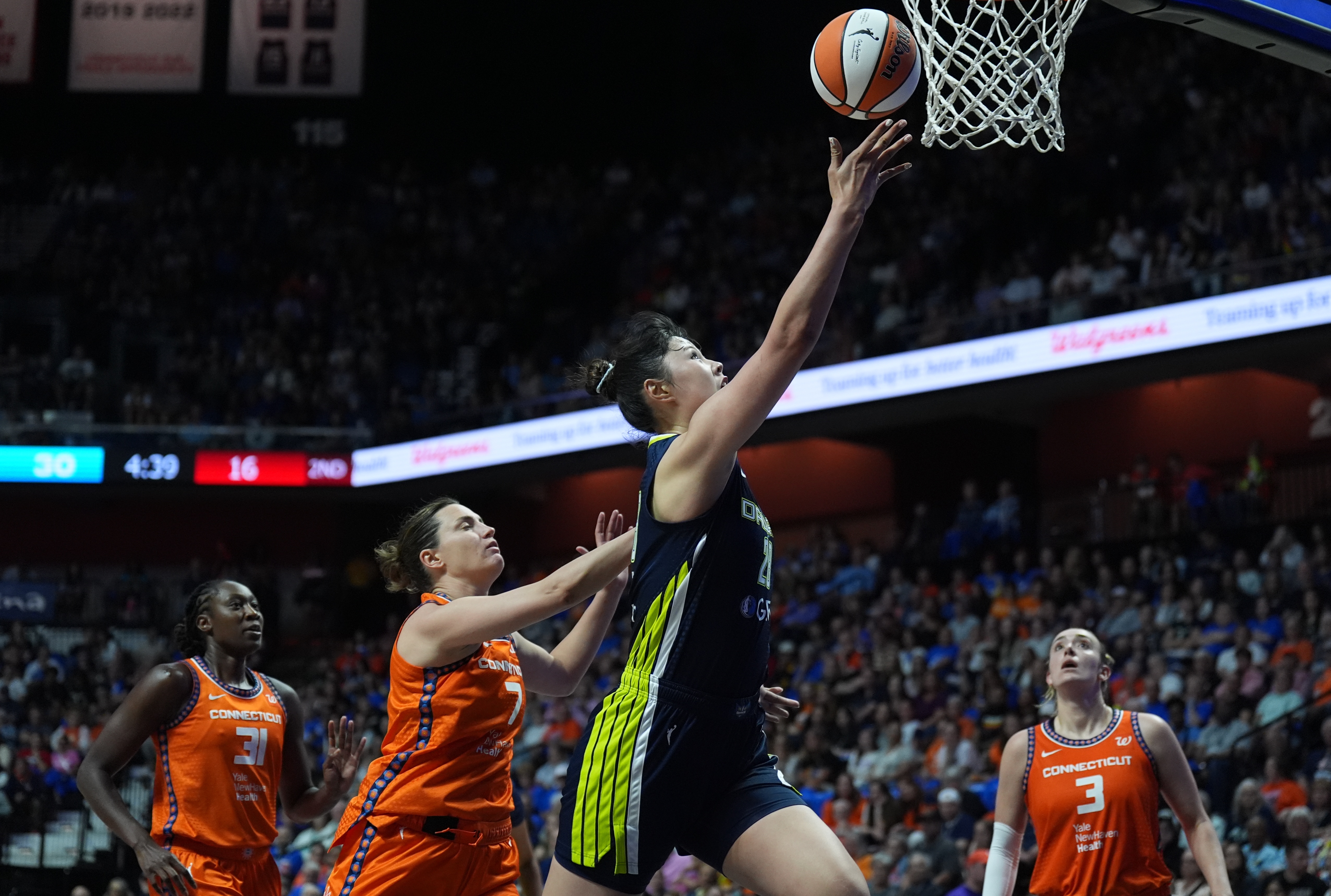 华体会体育官网-李月汝WNBA赛季高光：转战飞翼焕发新生，对阵狂热独得20分