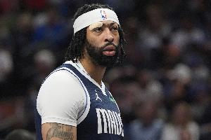 hth-擎天白玉柱!浓眉带伤抛投绝杀&制胜干扰 30分钟砍下34分15板5帽