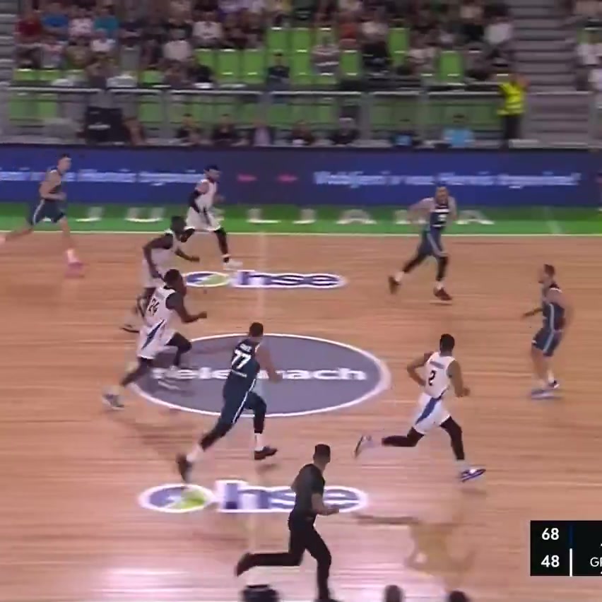 你不对劲！东契奇光速退防 脚步非常轻盈！