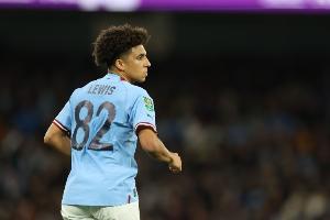 曼晚:曼城若出售刘易斯会释放错误信息,年轻球员会觉得难获机会