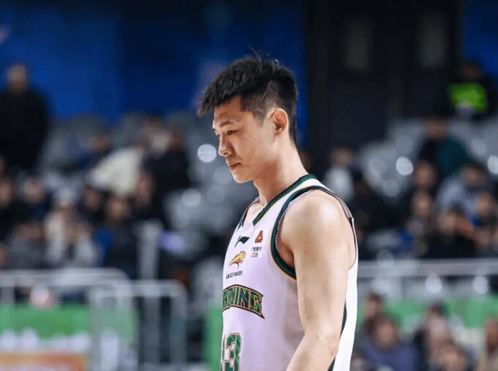 华体会官方网站-郭艾伦就换个他？赵继伟回归他又遭弃用，全队赢7分他5中2在场-6