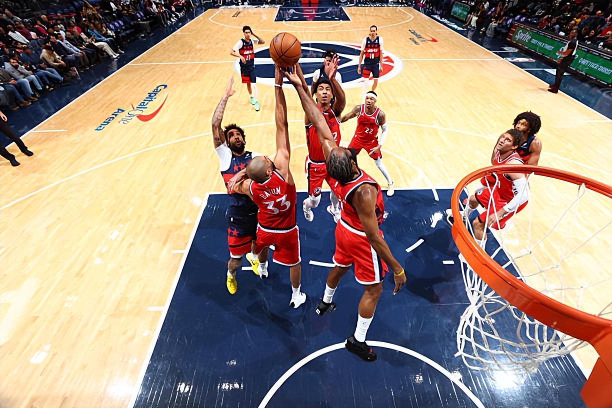 华体会体育官网-近段时间的状态真是太差了，快船还得减少锋线老将的出场时间？